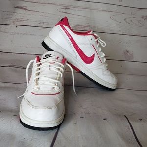 nike court royale Size 6.5Y  White And Pink